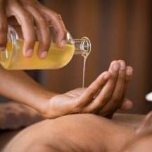 Как правильно использовать масло для эротического массажа