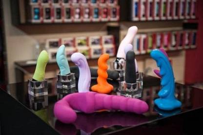 Секс-игрушки: что это, какие бывают, как выбрать?
