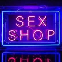  Почему интереснее ходить в секс шоп вдвоем? 